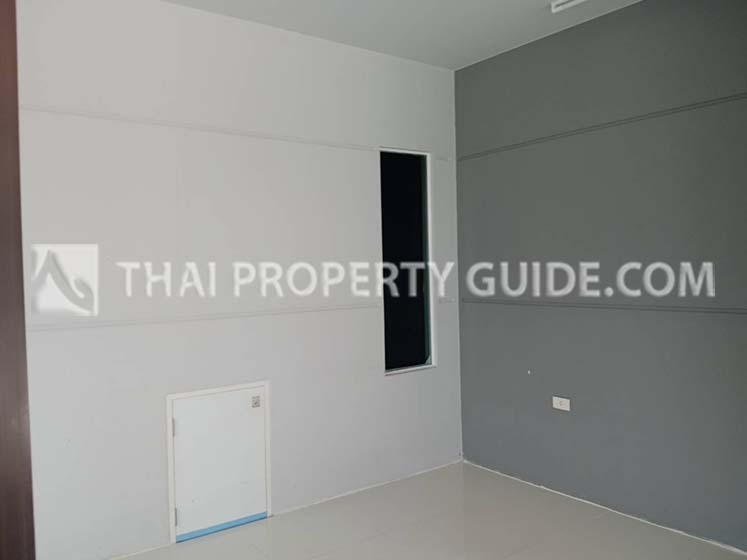 House with Shared Pool in Bangnatrad 